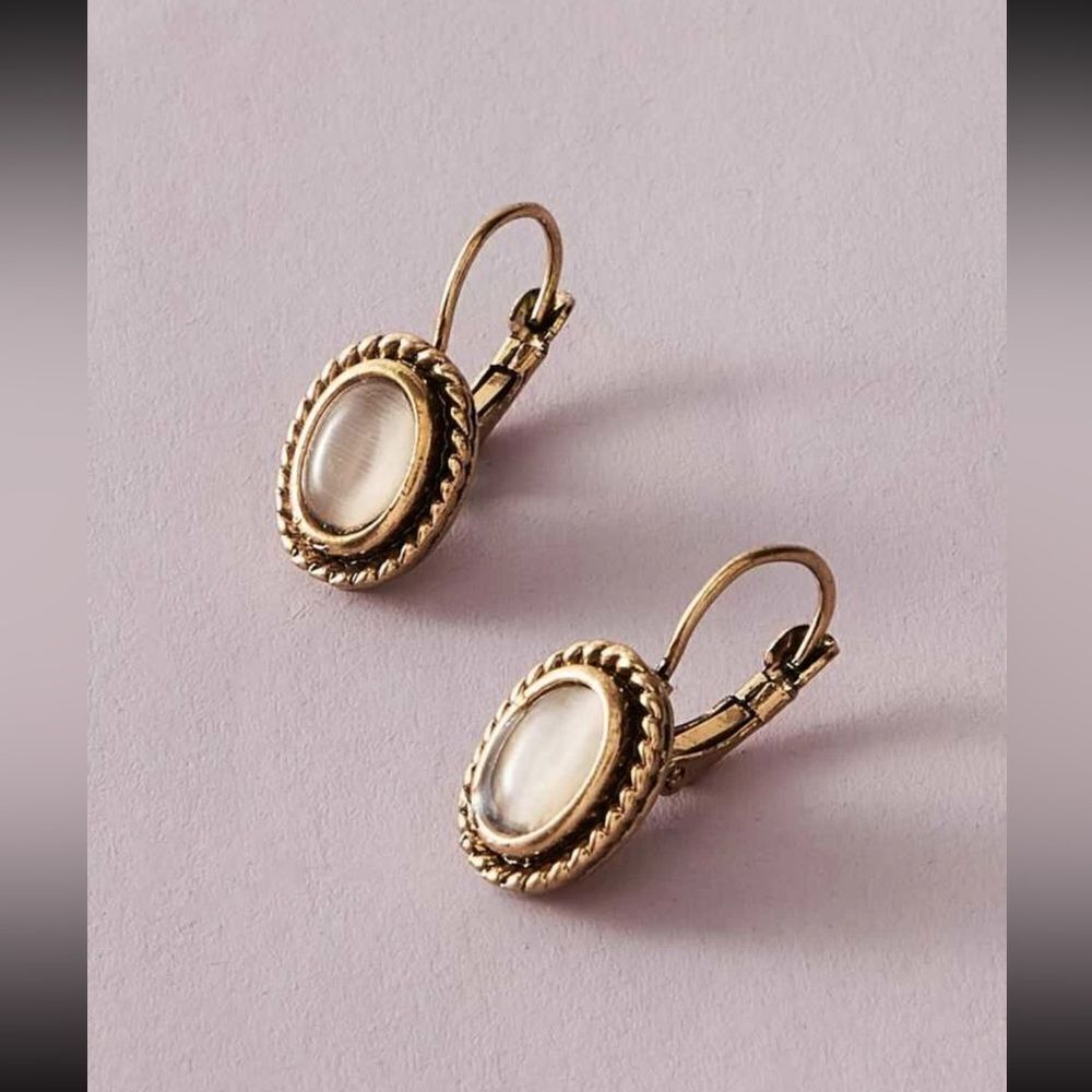Vintage crystal earrings A847